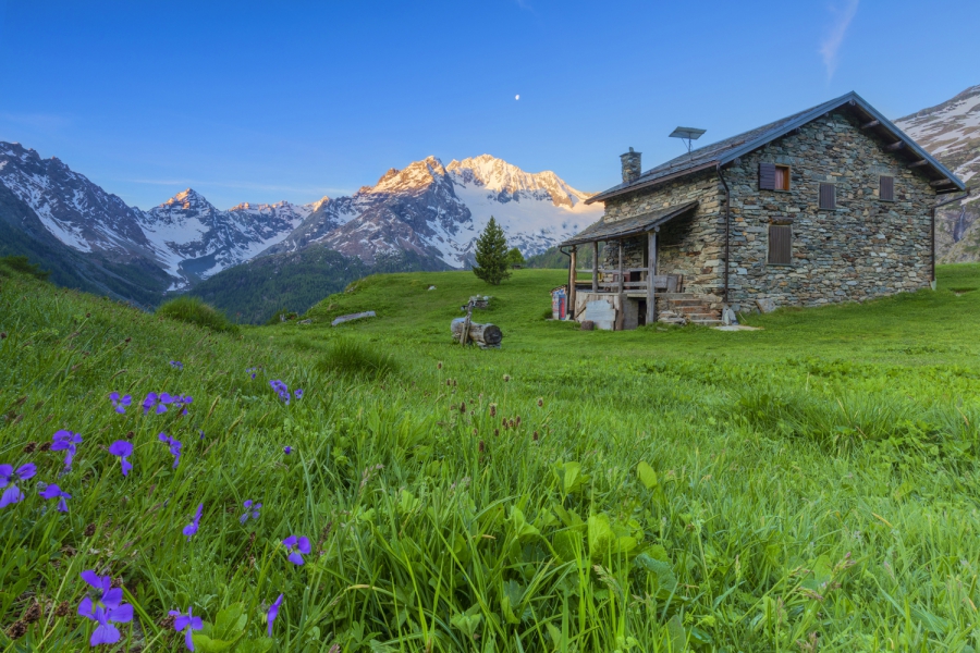 Alba primaverile all'alpe dell'Oro, Valtellina