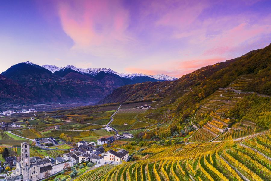 Alba autunnale alla Chiesa di San Siro a Bianzone, Valtellina